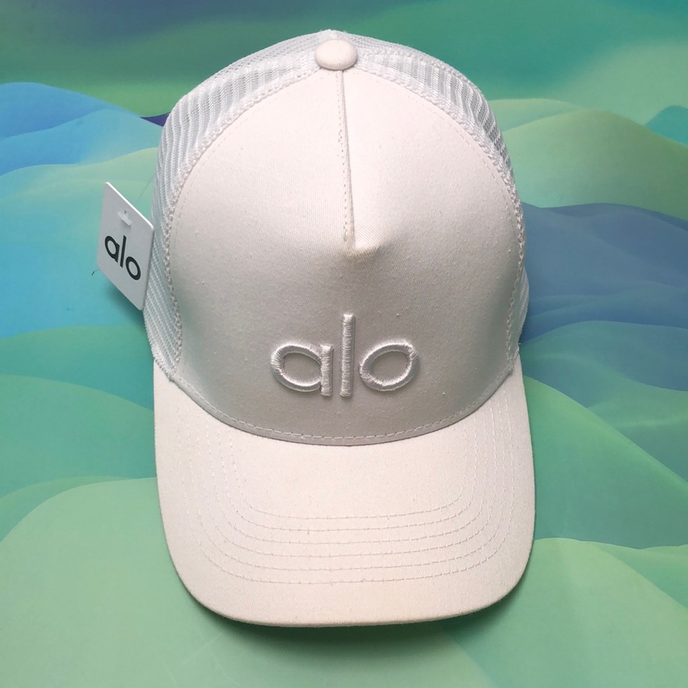 Alo Yoga White District Mesh Trucker Hat | Adjustable Snapback